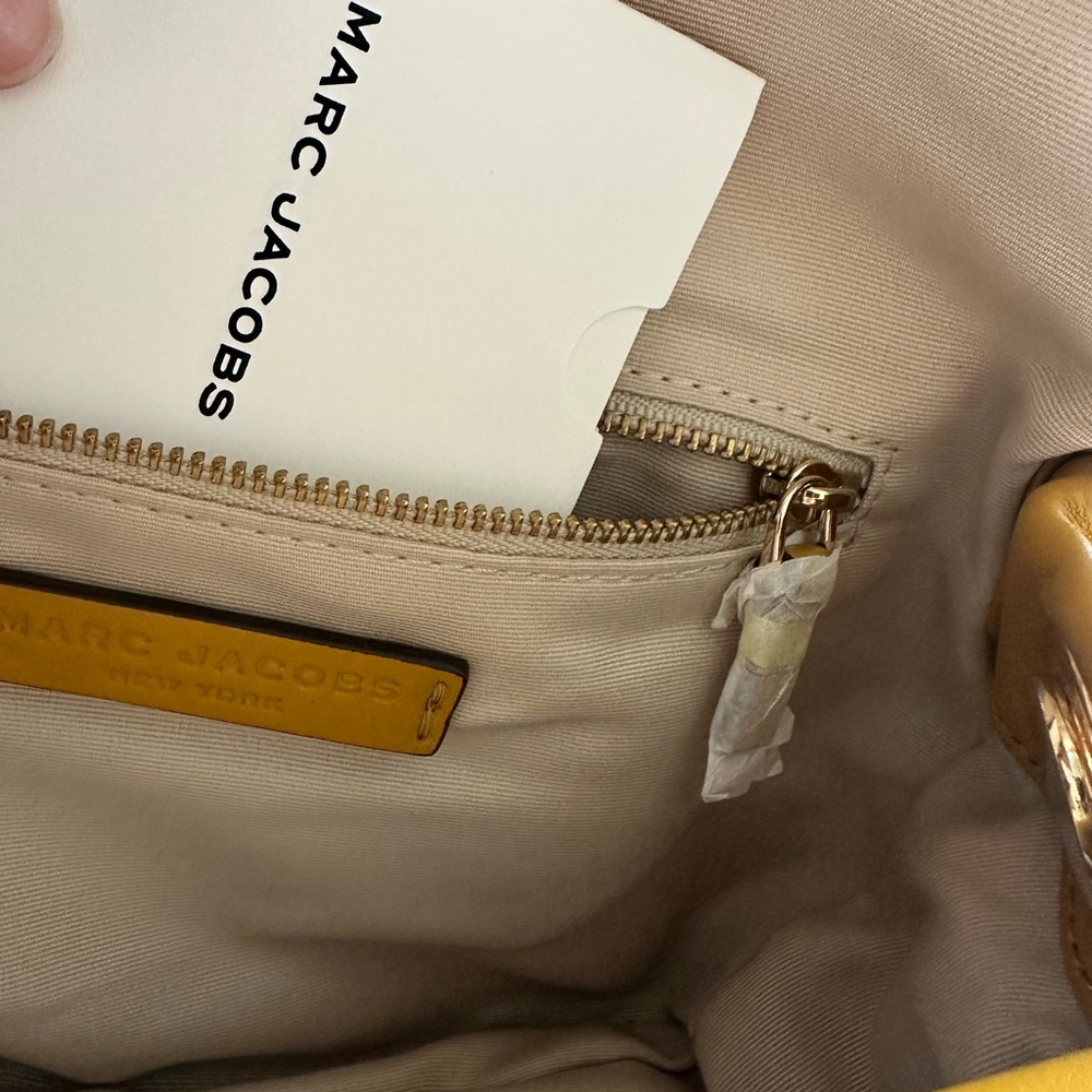 Marc Jacobs Small Pillow Bag w chunky gold chain strap. - Picture 4 of 4